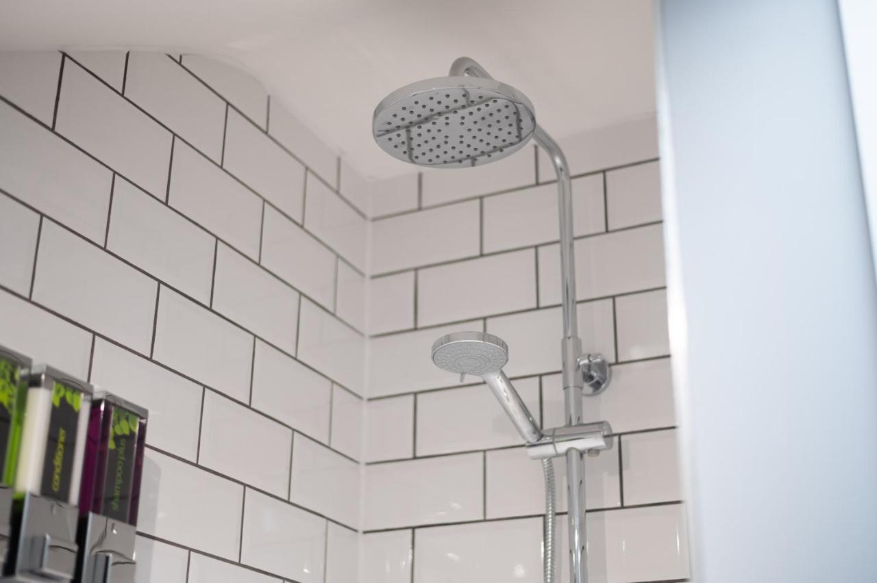 3Rm Flat, Smart Tv'S, Close To All Amenities Llanelli Buitenkant foto