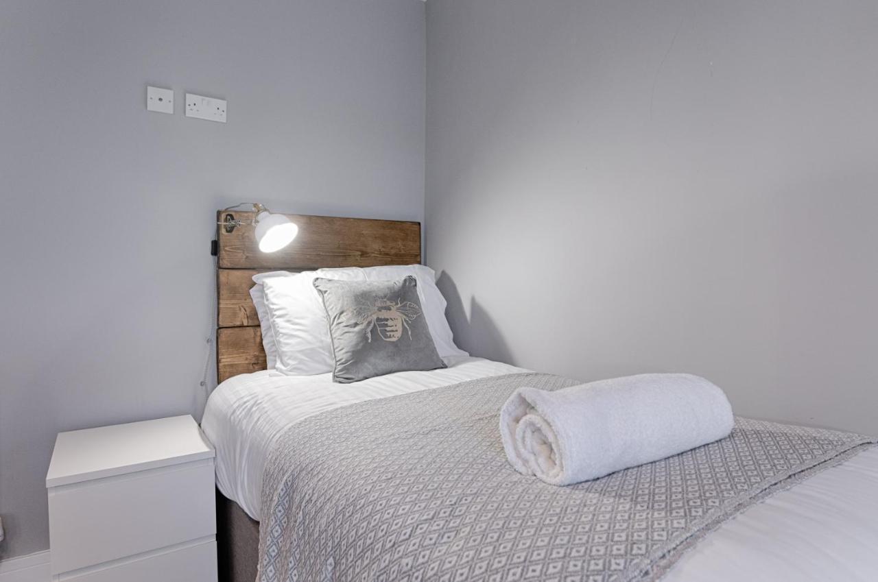 3Rm Flat, Smart Tv'S, Close To All Amenities Llanelli Buitenkant foto